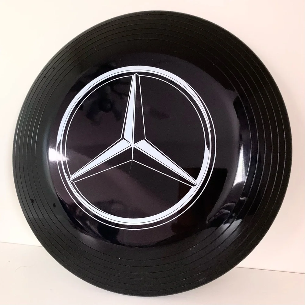 Hold Mercedes Benz frisbee